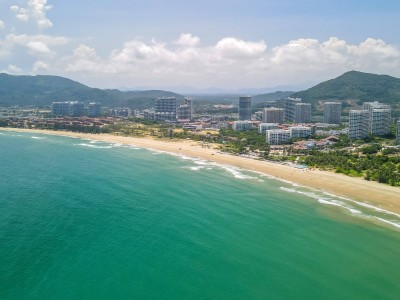 呼和浩特万宁旅游：海滩与热带雨林，魅力对比